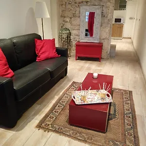 Couette-café D'hôtes Indépendantes Au Rez-de-chaussée D'une Maison Provençale Dont Avec Cour Intérieure
